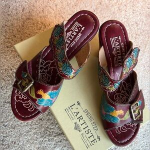 Beautiful worn once size 39 L’Artiste in Cabernet